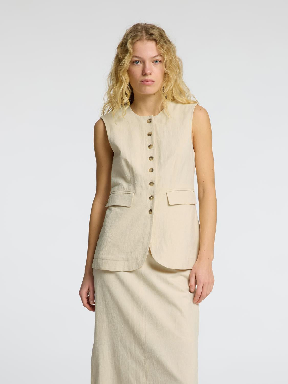 model_shot-front